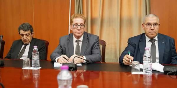 Le recteur de l'université de Biskra participe à une réunion ministérielle  pour évaluer le jumelage avec les universités qataries.