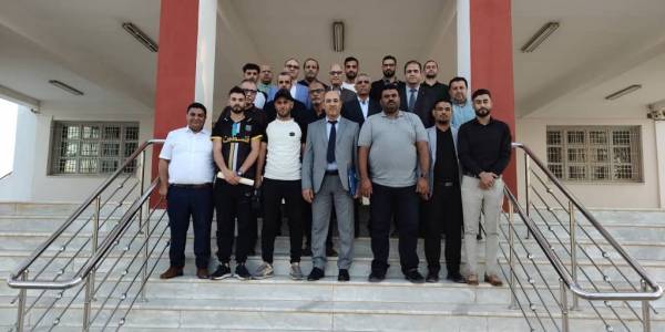 مدير جامعة بسكرة يعقد لقاء تنسيقيا مع ممثلي التنظيمات الطلابية لبحث انشغالات الطلبة وتحسين ظروف الحياة الجامعية